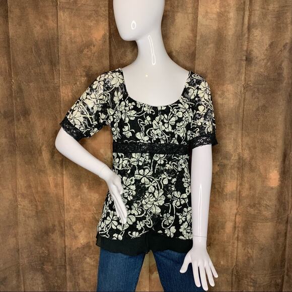 STUDIO 1940 FLORAL PRINT Women Top Short Sleeve Color black and white Si… - Picture 2 of 8